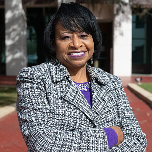 Carolyn Cummings Headshot