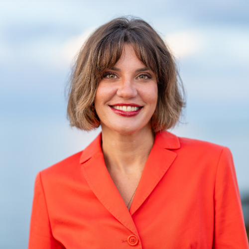 Sarah Compton Headshot